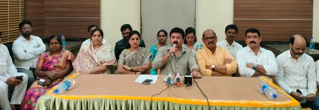 उपमुख्यमंत्री अजित पवार यांच्या हस्ते अण्णा बनसोडे यांचा नागरी सत्कार...