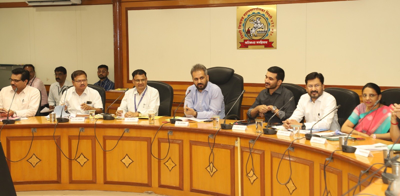 आयुक्त बंगल्यासमोरील रस्त्याच्या कामाला गती...