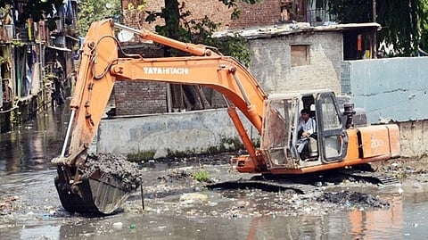 आतापर्यंत ५० टक्के नाल्यांची सफाई पूर्ण केल्याचा महापालिकेचा दावा...