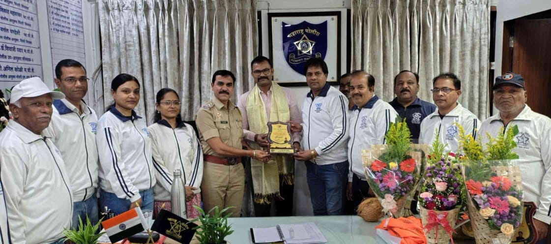 पोलीस निरीक्षक साळुंखे, चव्हाण, सूर्यवंशी यांचा नागरी सन्मान..