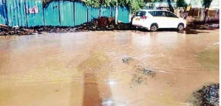 'डिवाईन ड्यू ते सुखवाणी आर्या' सोसायटी समोरच्या रस्त्याच कॉंक्रीटीकरण करा...