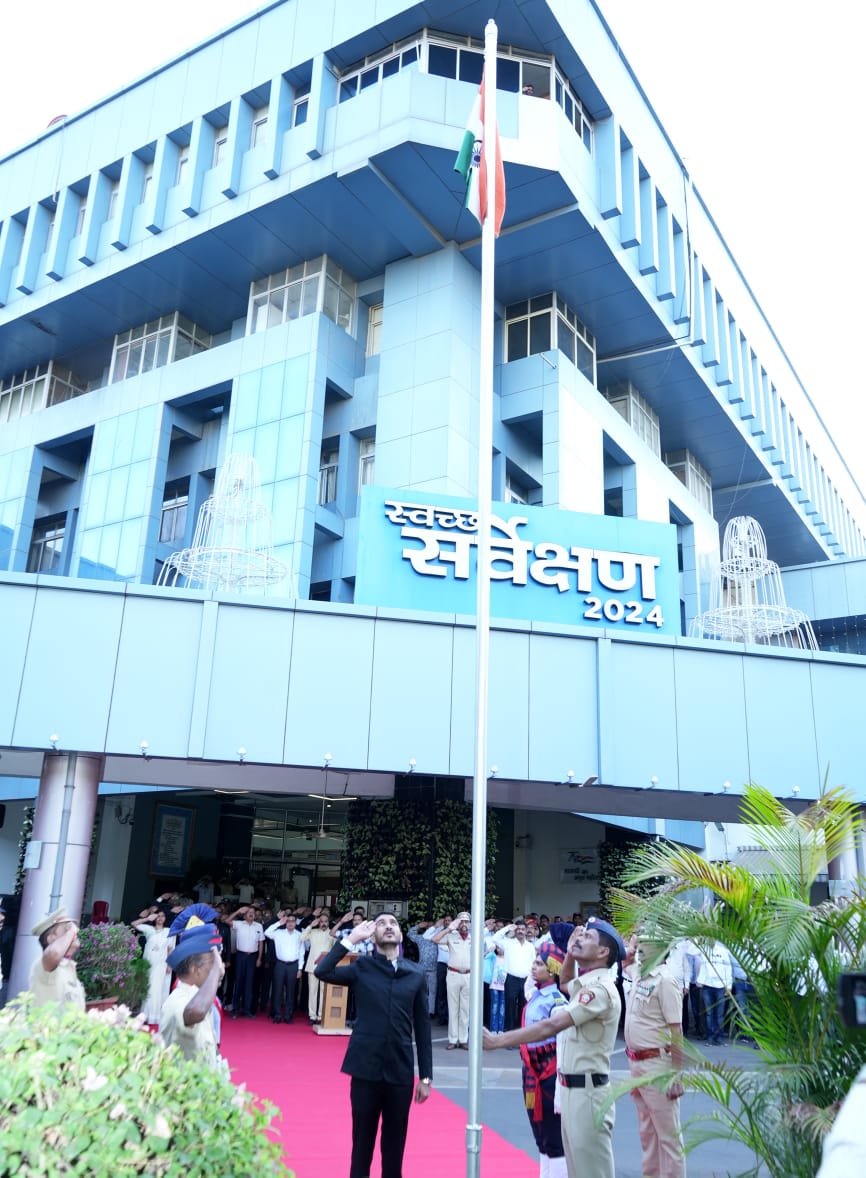 १ मे महाराष्ट्र दिनानिमित्त महानगरपालिकेच्या वतीने ध्वजारोहण...
