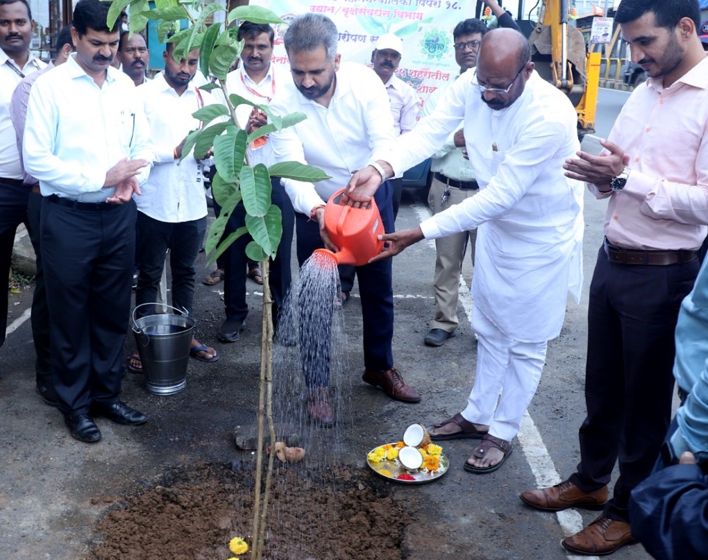 महापालिकेच्या वृक्षारोपण मोहिमेत सहभागी व्हा व झाडे लावा...
