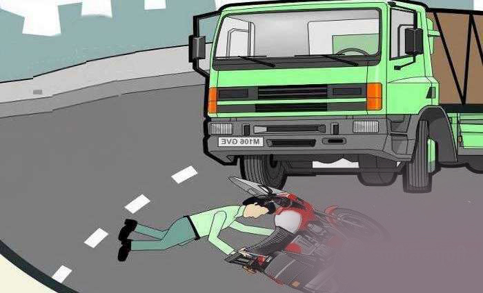 चाकणच्या भांबोली गावात डंपरने दुचाकीस्वाराला उडवले...