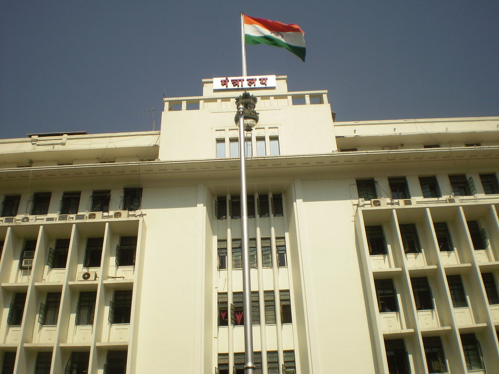 आमदारांच्या स्वीय सहायकांसह वाहन चालकांच भलं?...