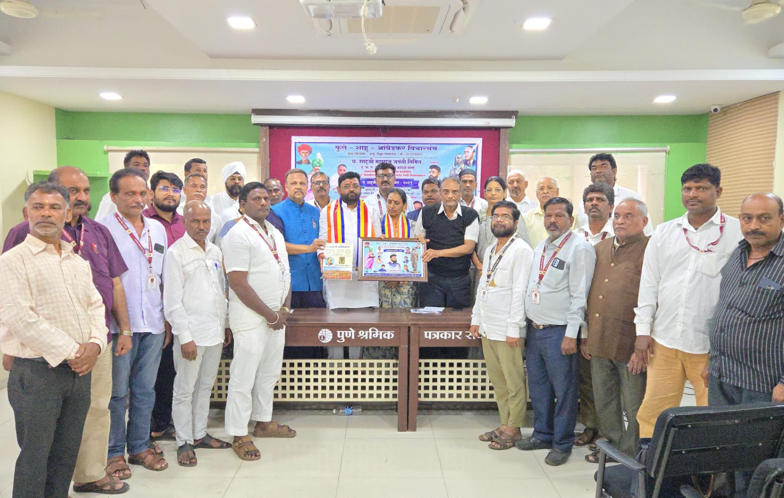 छत्रपती शाहूजी महाराज पुरस्काराने डॉ. बाबासाहेब कांबळे यांचा गौरव...