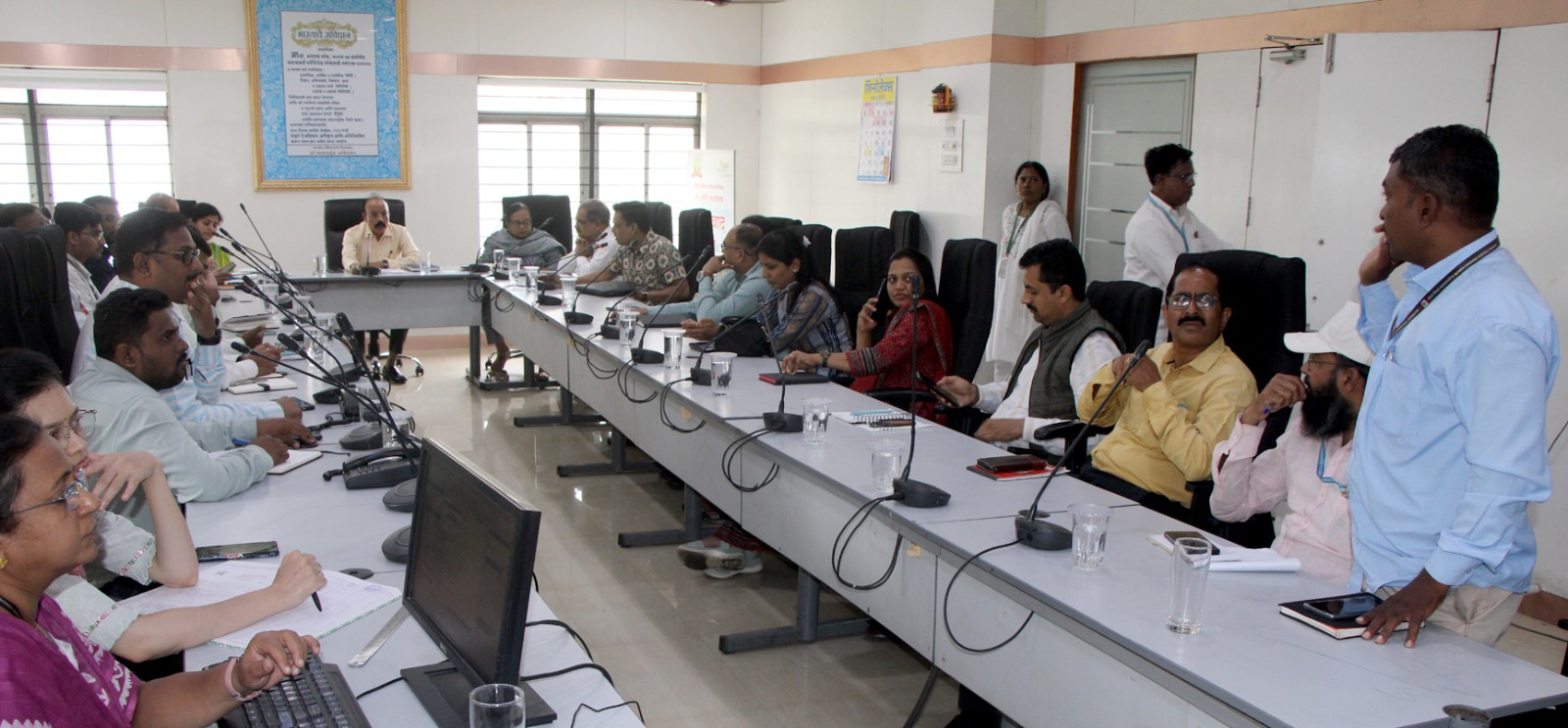 महानगरपालिकेच्या जनसंवाद सभेत नागरिकांनी केल्यास या तक्रार वजा सूचना...