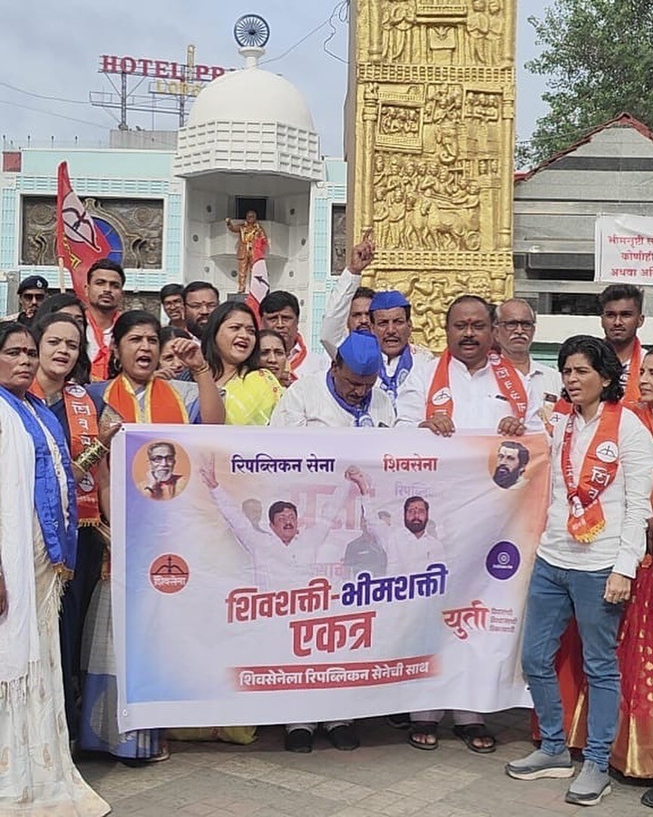 शिवसेना आणि रिपब्लिकन सेनेचा पिंपरीत आनंदोस्तव..