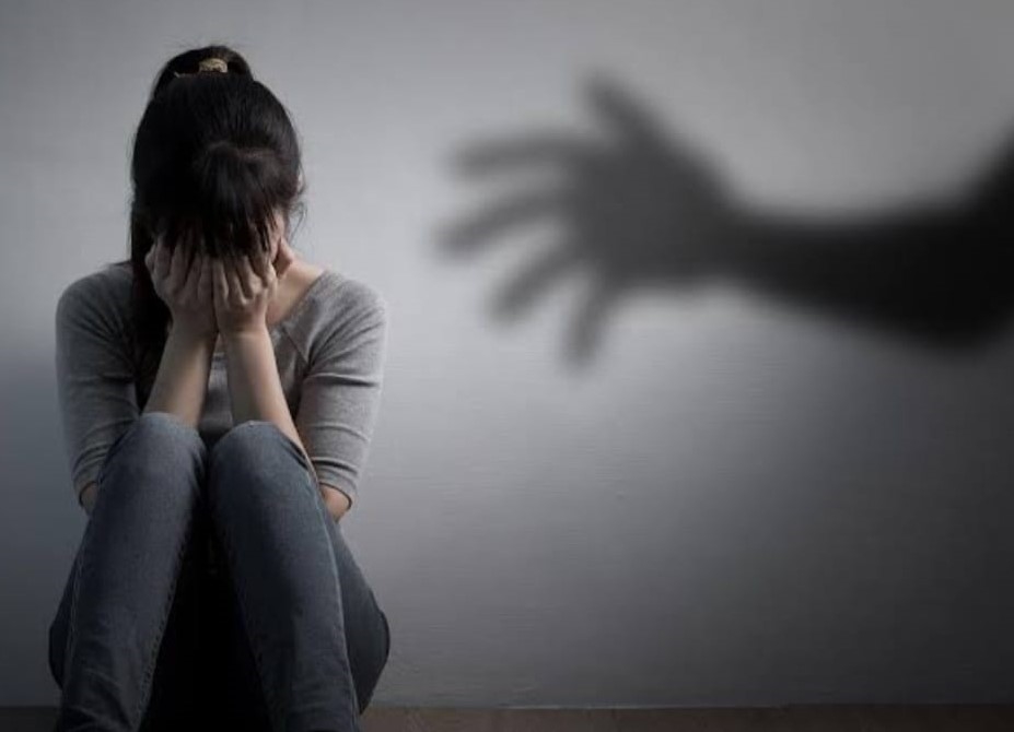 महापालिकेच्या शिक्षकाला अटक..