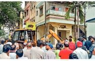संत तुकारामनगरमध्ये दोन अनधिकृत मजले आणि तळमजल्यावरील दुकानावर पोलिस बंदोबस्तात कारवाई...