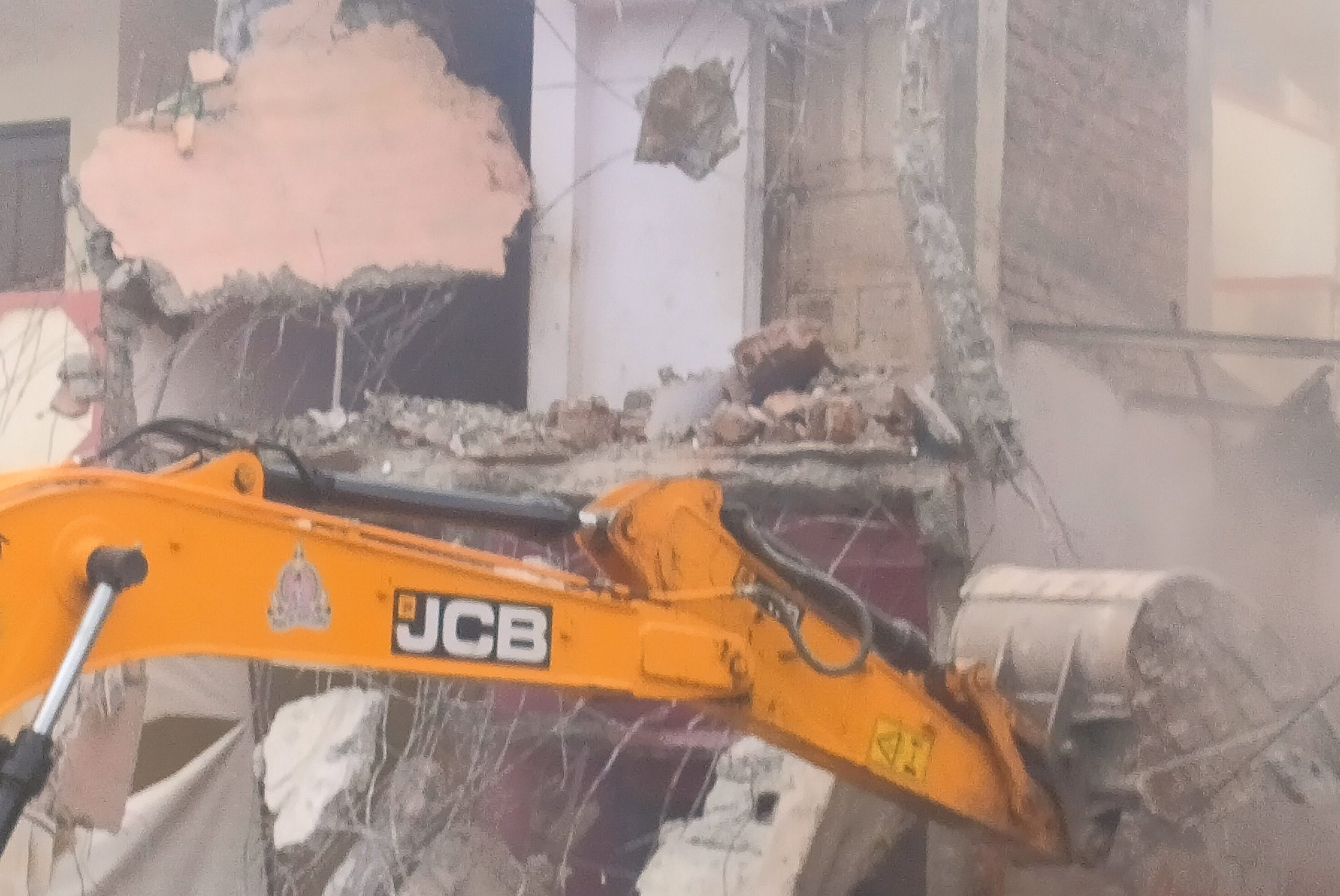 महापालिका आयुक्तांचा गोरगरिबांच्या घरांवर बुलडोझर?..