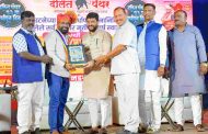 केंद्रीय मंत्री मुरलीधर मोहोळ यांच्या हस्ते वृक्षमित्र अरुण पवार यांना पुरस्कार प्रदान...