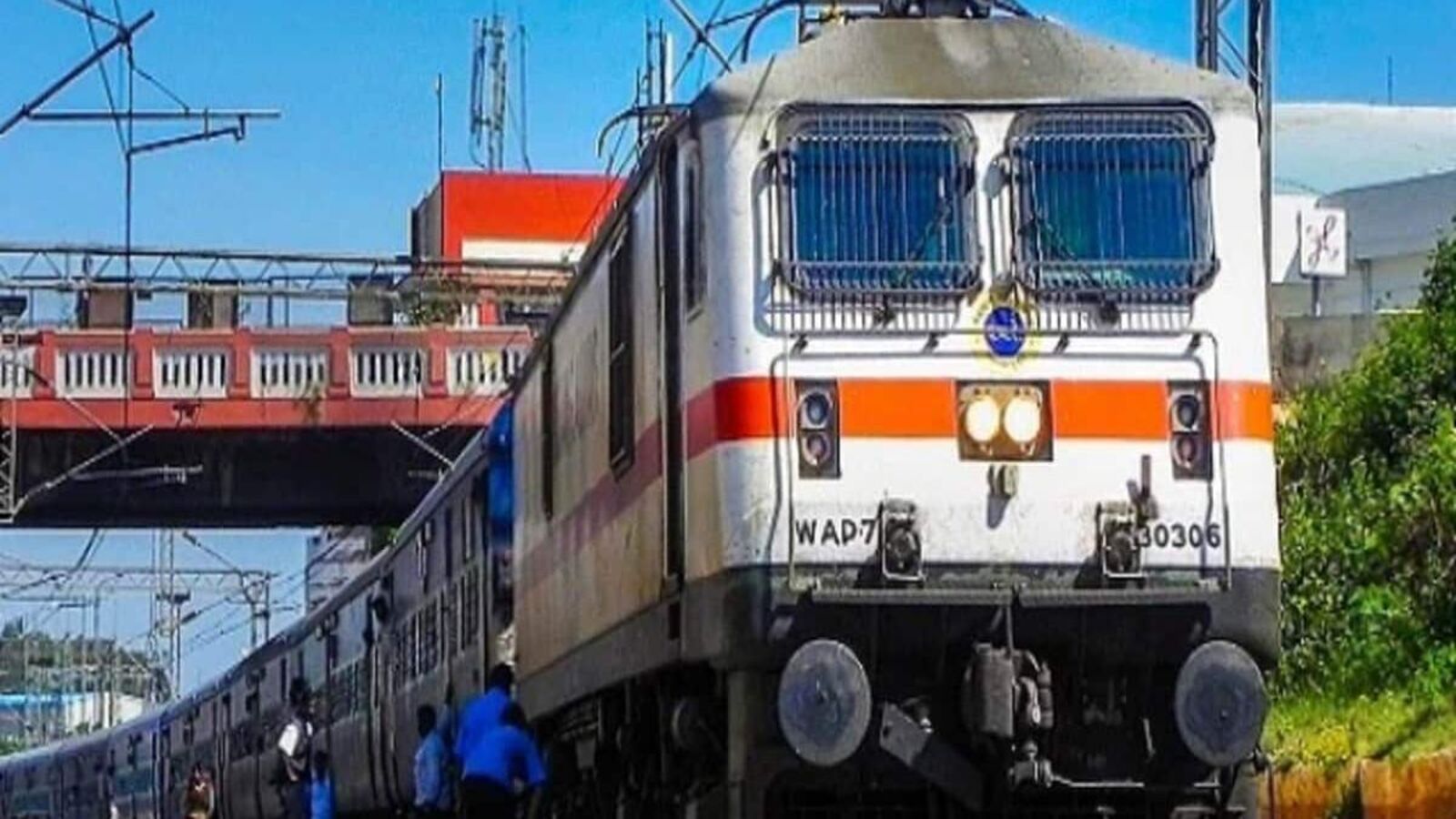 रेल्वे प्रवाशांना 'रिझर्वेशन' बाबतची माहिती या तारखेपासून मिळणार...