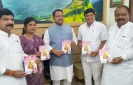 शिवसेनेच्या संतोष सौंदणकरांच्या तिसऱ्या गणपती आरती संग्रहाचे खा. श्रीरंग बारणे यांच्या हस्ते प्रकाशन..