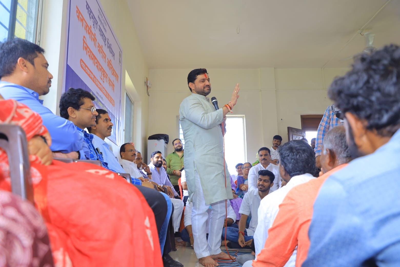 मावळ तालुक्यातील ठाकर वाडीत पाच पिढ्यांपासून राहणाऱ्या कुटुंबांना मिळणार कायदेशीर हक्क...