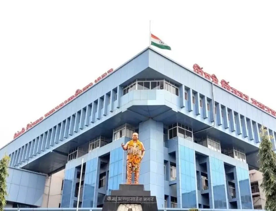 सहा सहायक आरोग्य अधिकाऱ्यांना कारणे दाखवा नोटीस..