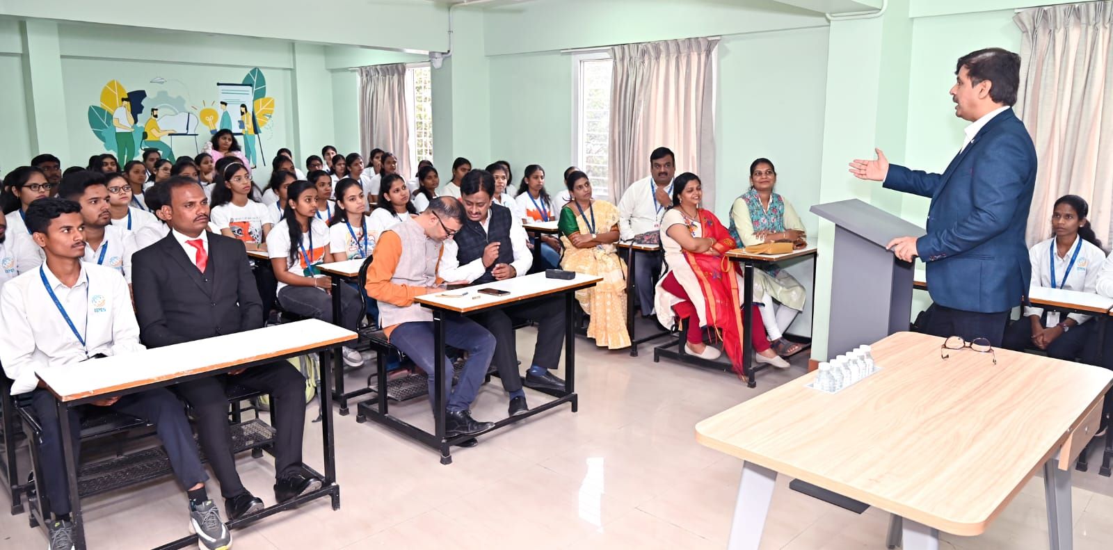 विद्यार्थ्यांनी शिकण्याच्या संधींना प्राधान्य द्यावे – कैलाश काटकर...