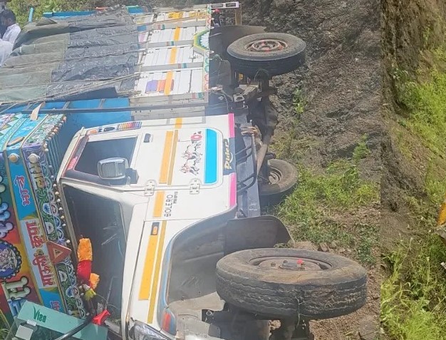 खेडच्या कुंडेश्वर घाटात भीषण अपघात..