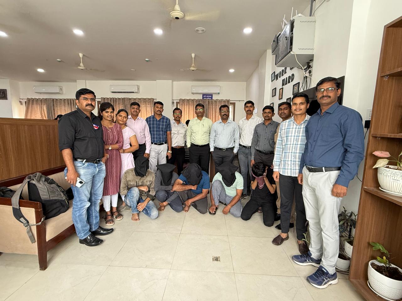 शेअर मार्केट गुंतवणुकीच्या आमिषाने १५० नागरिकांची फसवणूक..