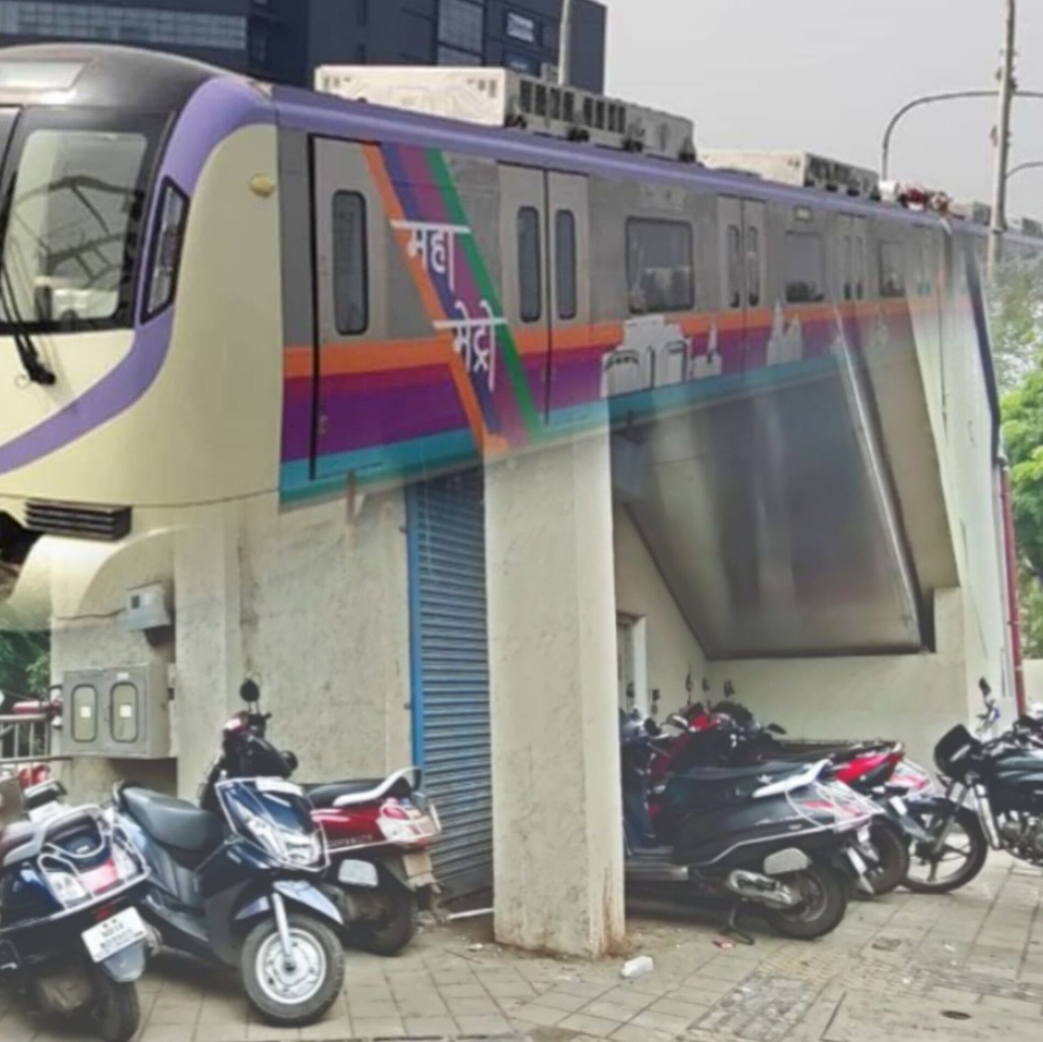 शहरातील मेट्रो स्टेशन परिसरात पार्किंगची सोय नाहीच..