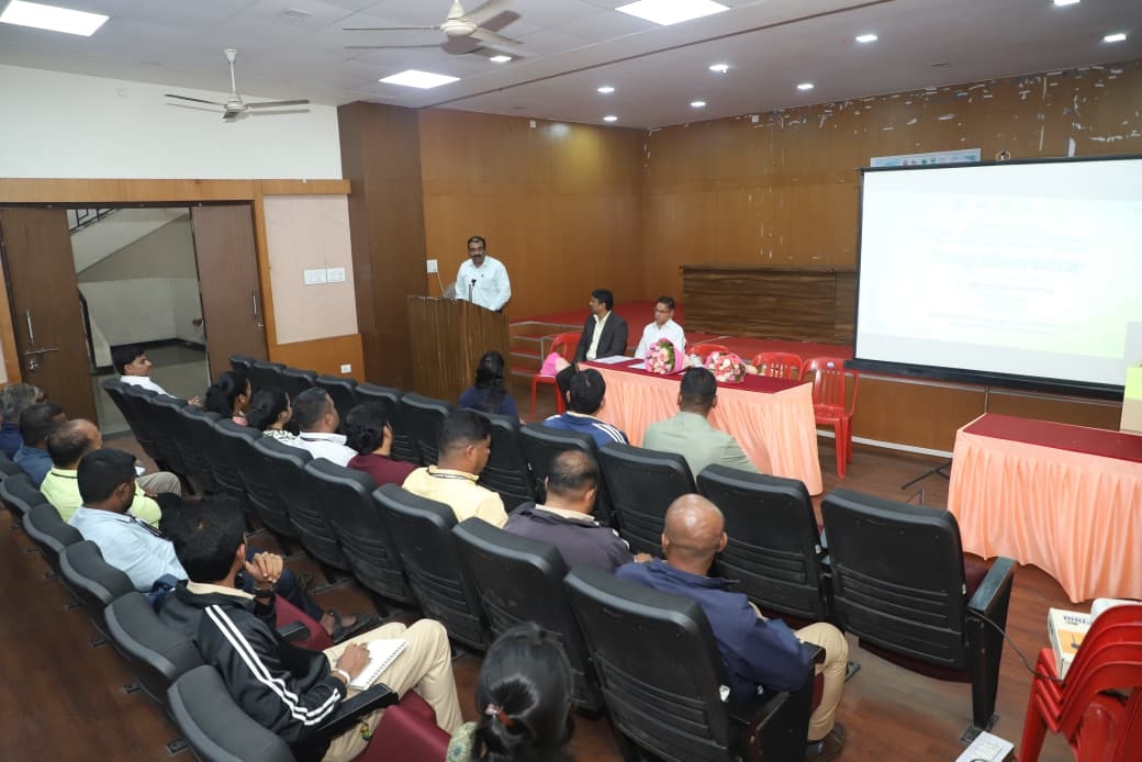 नव्या आरोग्य निरीक्षकांची दहा दिवस आरोग्यविषयक कार्यशाळा...