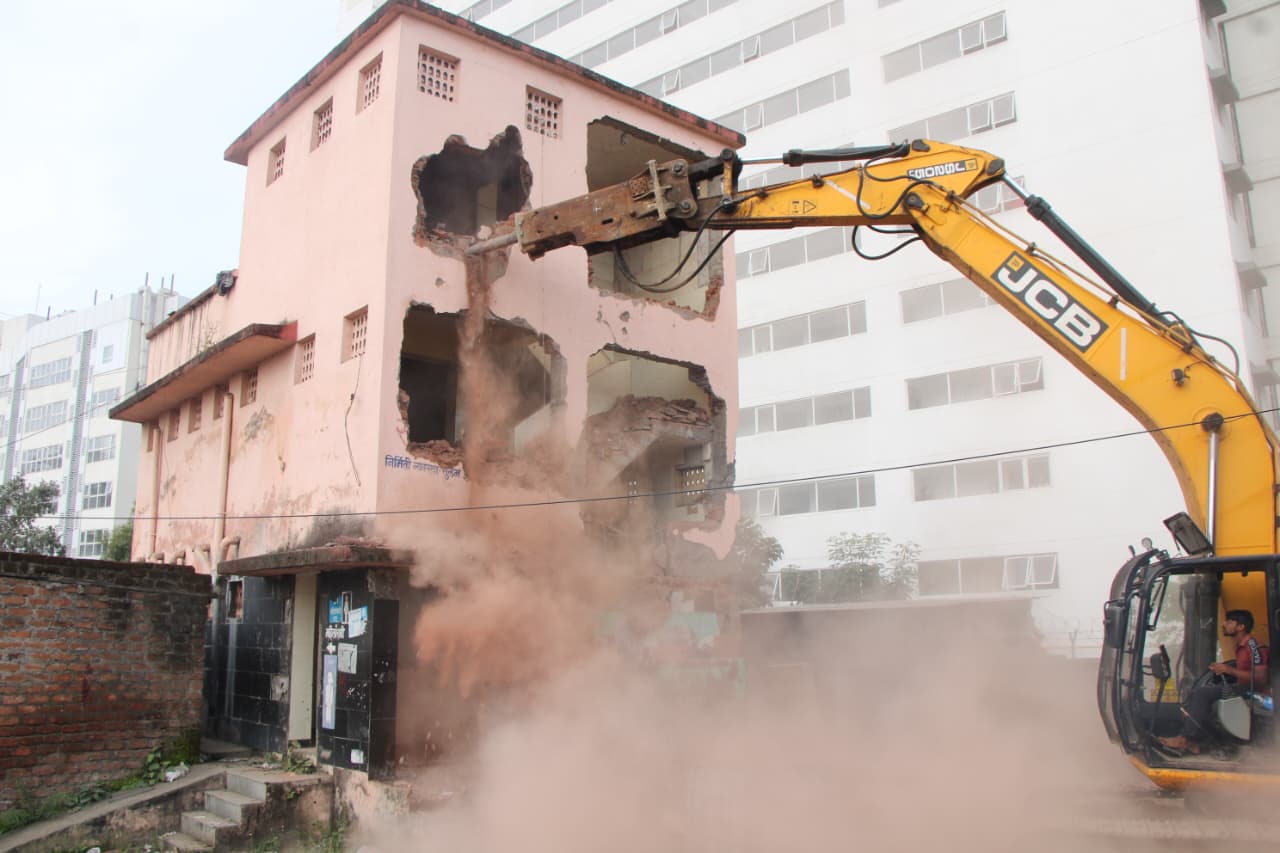 वाकड-ताथवडे परिसरात ४३ झोपड्यांवर अतिक्रमणविरोधी कारवाई..