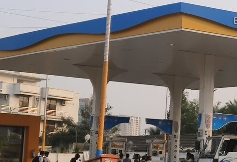 ताथवडेतील पेट्रोलपंपावर टोळक्याचा हल्ला; तिघेजण गंभीर जखमी...