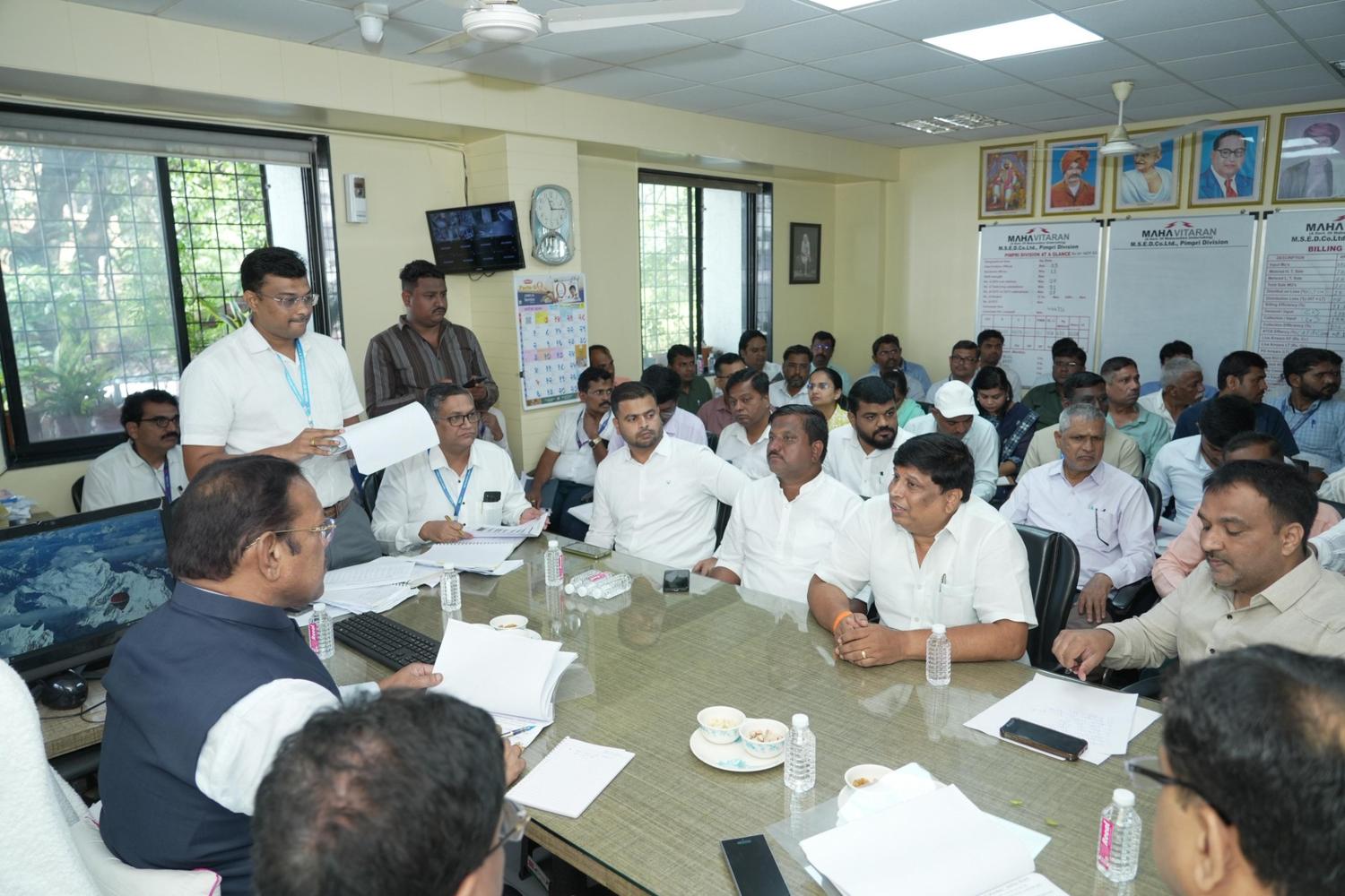 वीजपुरवठा खंडित होऊ देऊ नका, प्रलंबित कामांना गती द्या – खा. श्रीरंग बारणे..