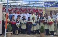 “दोस्ती फाउंडेशन”च्या वतीने पूरग्रस्त विद्यार्थ्यांना शैक्षणिक साहित्यांचे वाटप..