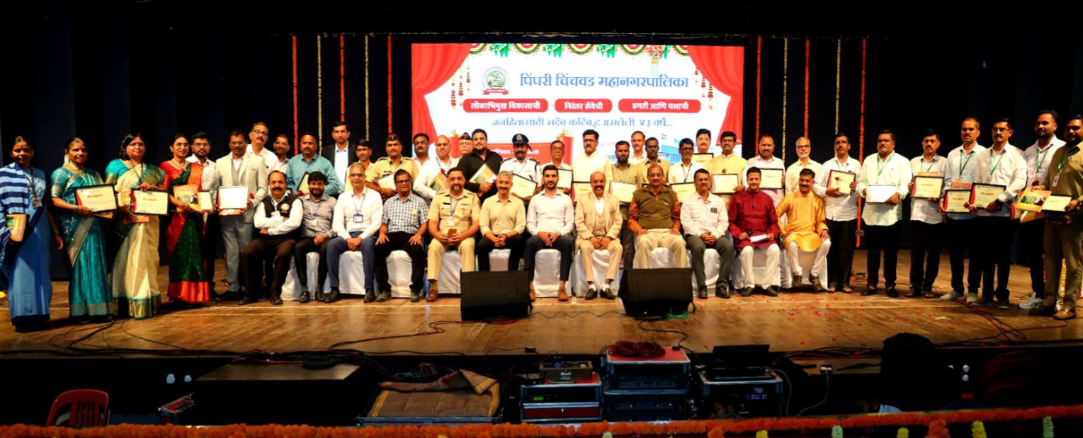 सह शहर अभियंता देवन्ना गट्टुवार, उपायुक्त अण्णा बोदडे यांच्यासह ३६ जणांना ‘गुणवंत अधिकारी/कर्मचारी पुरस्कार...