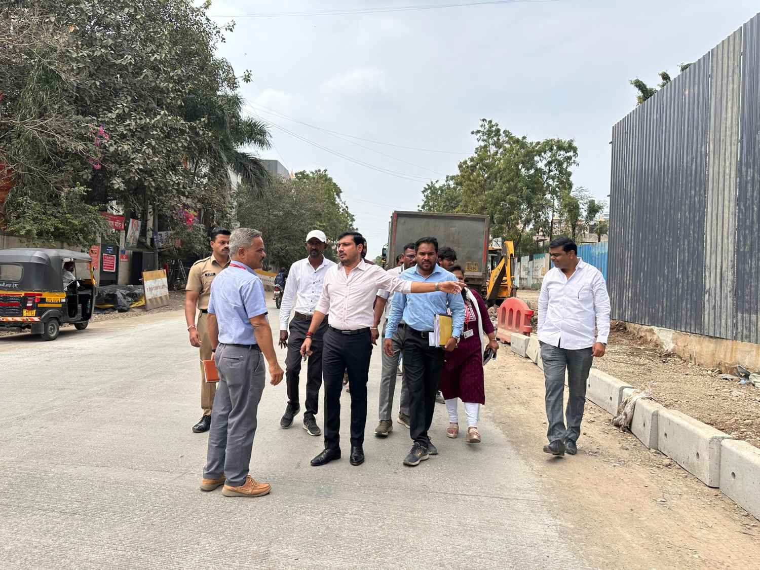 कुणाल आयकॉन रोड व ट्रायोज सोसायटी रस्त्यांवरील कामांना वेग.. 