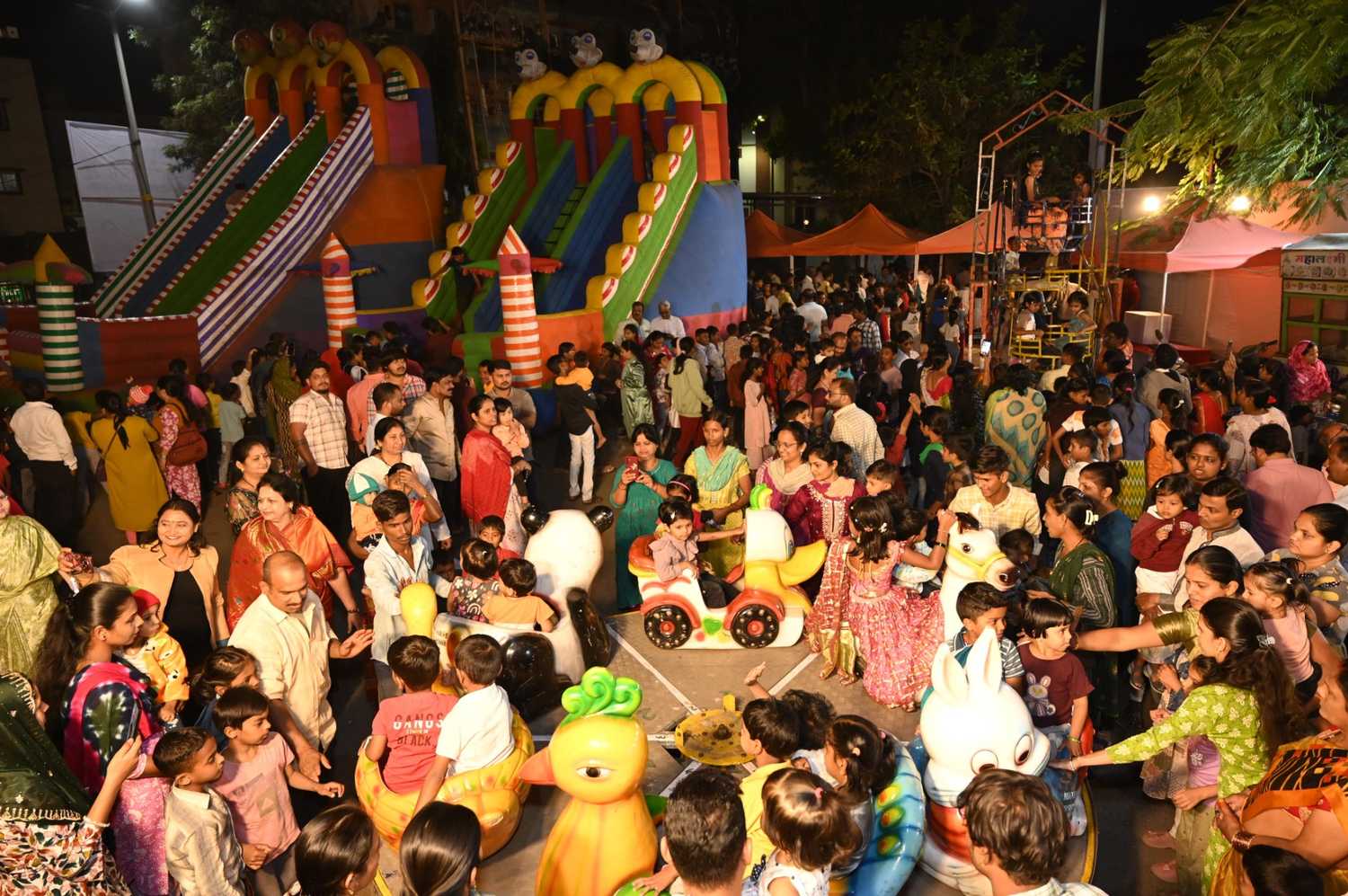 अनुप मोरे सोशल अँड स्पोर्ट्स फाउंडेशनच्या उपक्रमात लहानग्यांची दंगामस्ती..