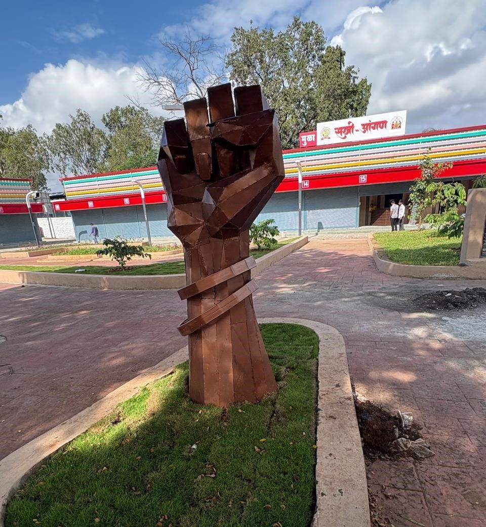 पिंपरी चिंचवड महानगरपालिकेने उभारलेल्या आकुर्डी येथील खाद्यपदार्थ केंद्राचे ‘ सखी आंगण’ असे मराठी नामकरण...