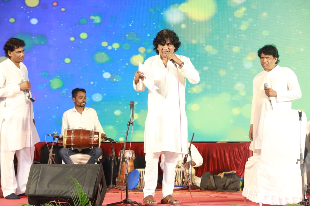 स्वरांनी उजळला संविधानाचा दीप...