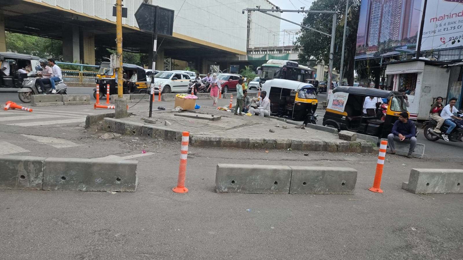 पिंपरीतील अनावश्यक डीव्हायडर हटवा अन्यथा तीव्र आंदोलन..