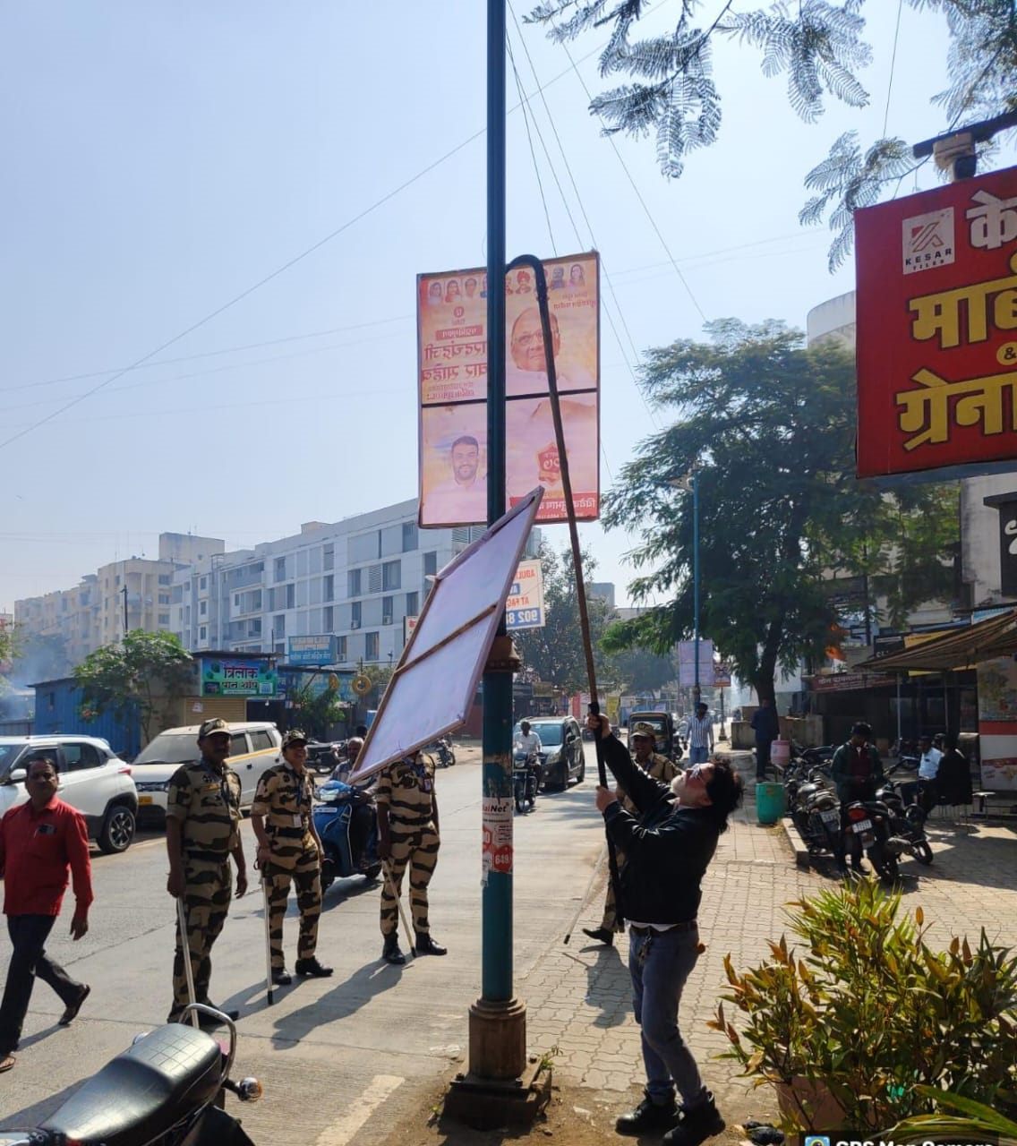महापालिका सार्वत्रिक निवडणुकीच्या अनुषंगाने ४ हजार ८१९ अनधिकृत फ्लेक्सवर कारवाई..