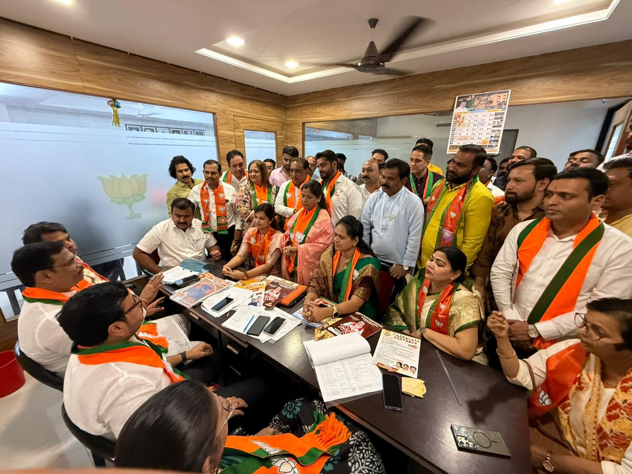 पिंपरी चिंचवड महापालिका निवडणुकांसाठी भाजपकडून शेकडो इच्छुकांच्या मुलाखती..