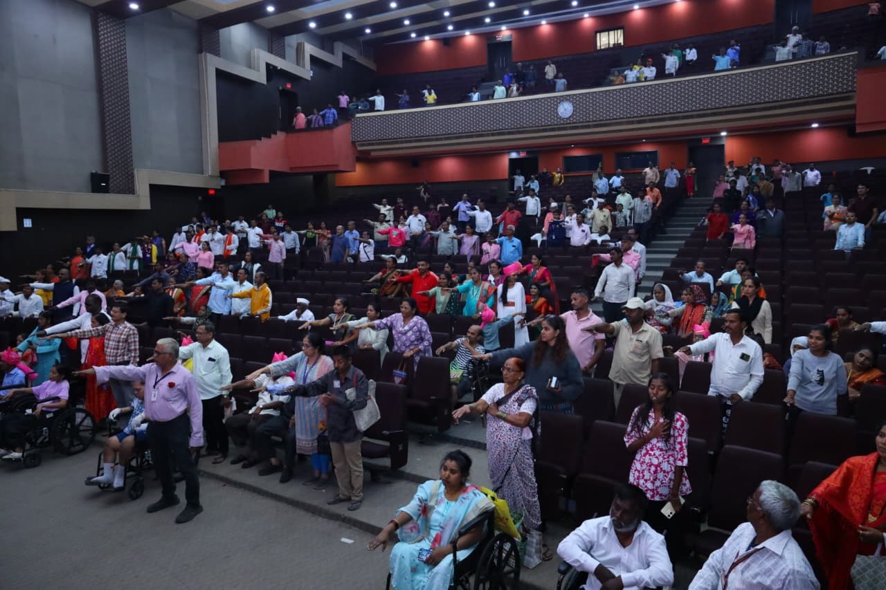 शेकडो दिव्यांग बांधवांनी घेतली मतदानाची शपथ आणि १००% मतदान करण्याचा केला निर्धार...