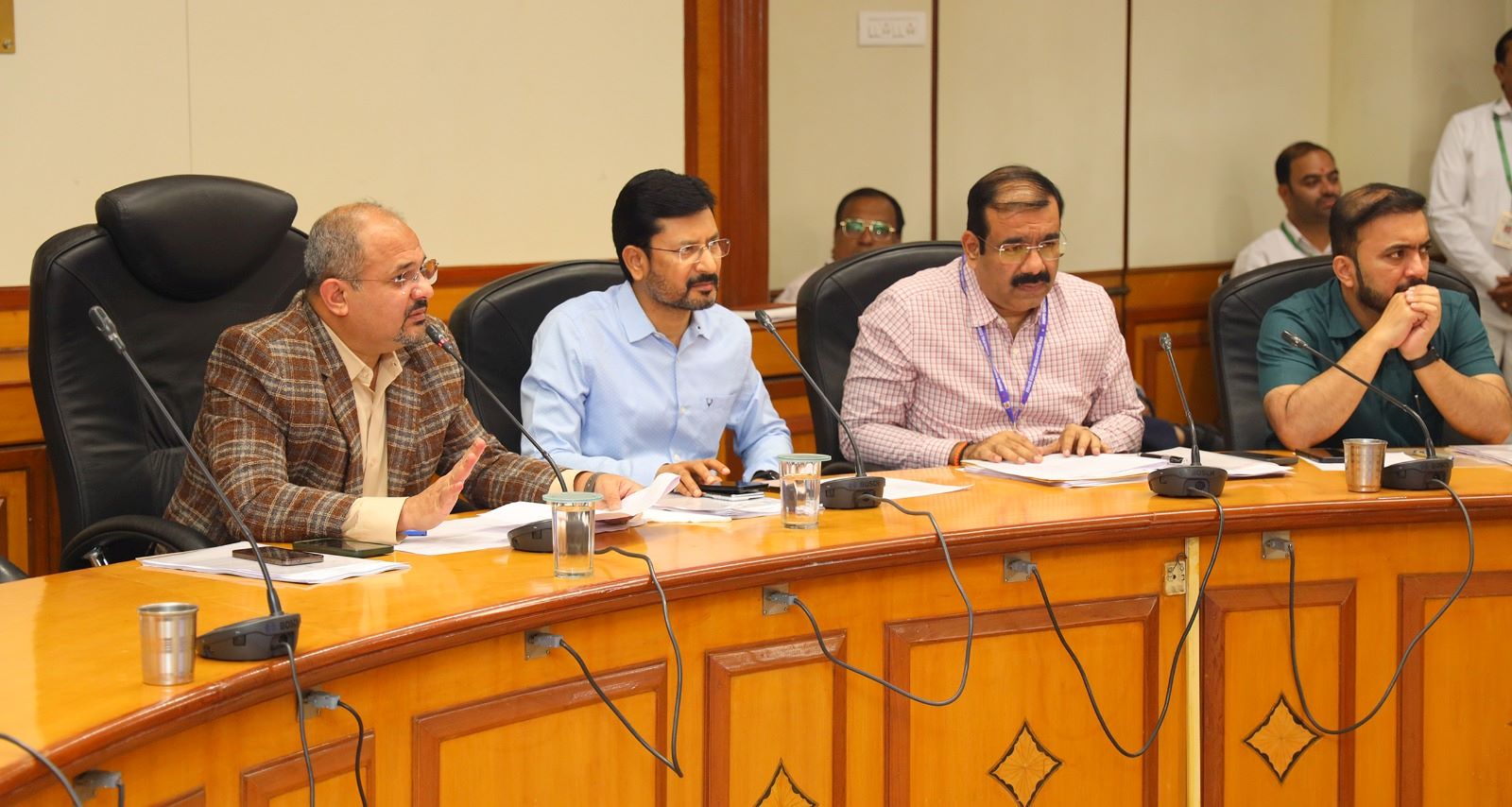 प्रारूप मतदार यादीवरील हरकती व सूचना तत्काळ निकाली काढा - आयुक्त श्रावण हर्डीकर..