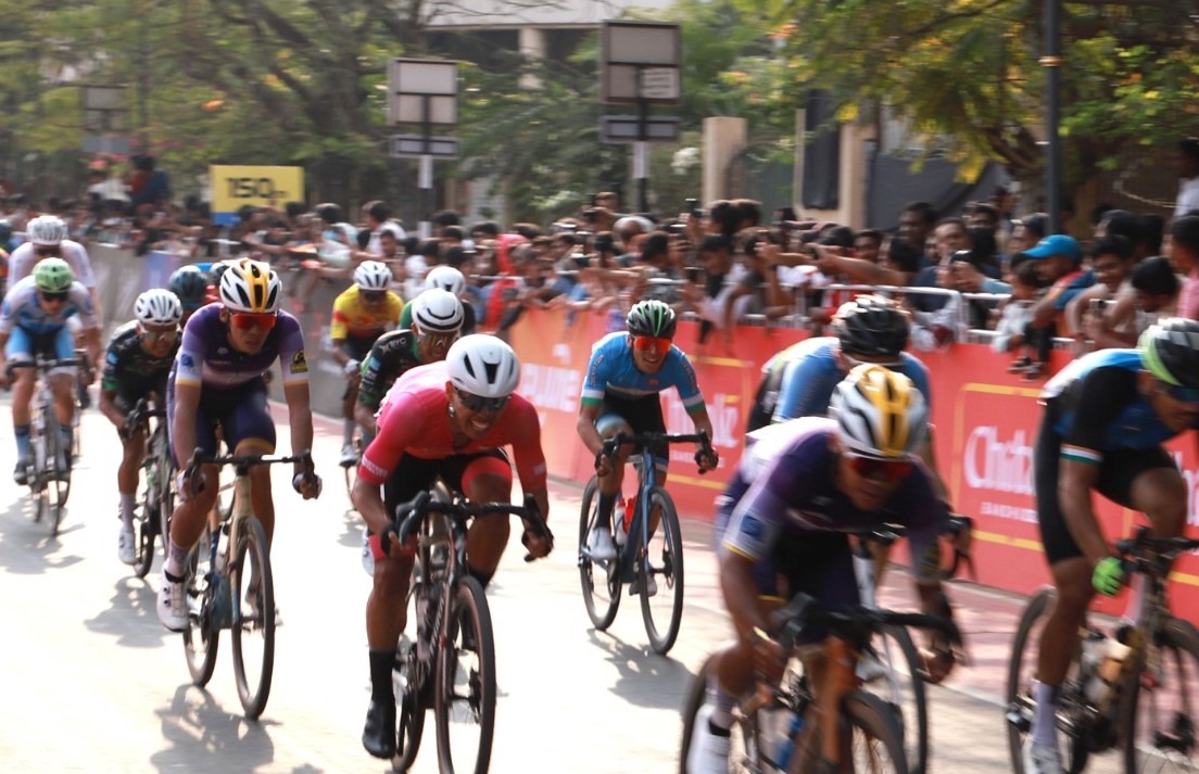 आंतरराष्ट्रीय सायकल स्पर्धेचे पिंपरी चिंचवडकरांकडून जल्लोषात स्वागत...