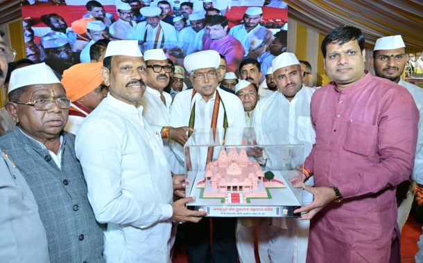 श्रीक्षेत्र भंडारा डोंगरावरील तुकोबारायांच्या मंदिराचे दरवाजे व खिडक्यांसाठी दोन कोटींची देणगी देणार..