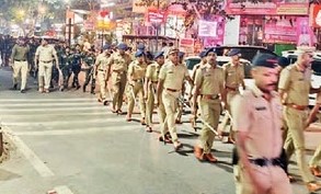 मतदानाच्या पार्श्वभूमीवर पिंपरी चिंचवड पोलिसांचा शहरात कडेकोट बंदोबस्त..