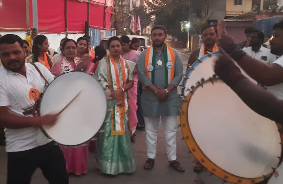 राष्ट्रवादीच्या उमेदवार अश्विनीताई चंद्रकांत तापकीर यांच्या प्रचार फेरीला नागरिकांचा उस्फुर्त प्रतिसाद..