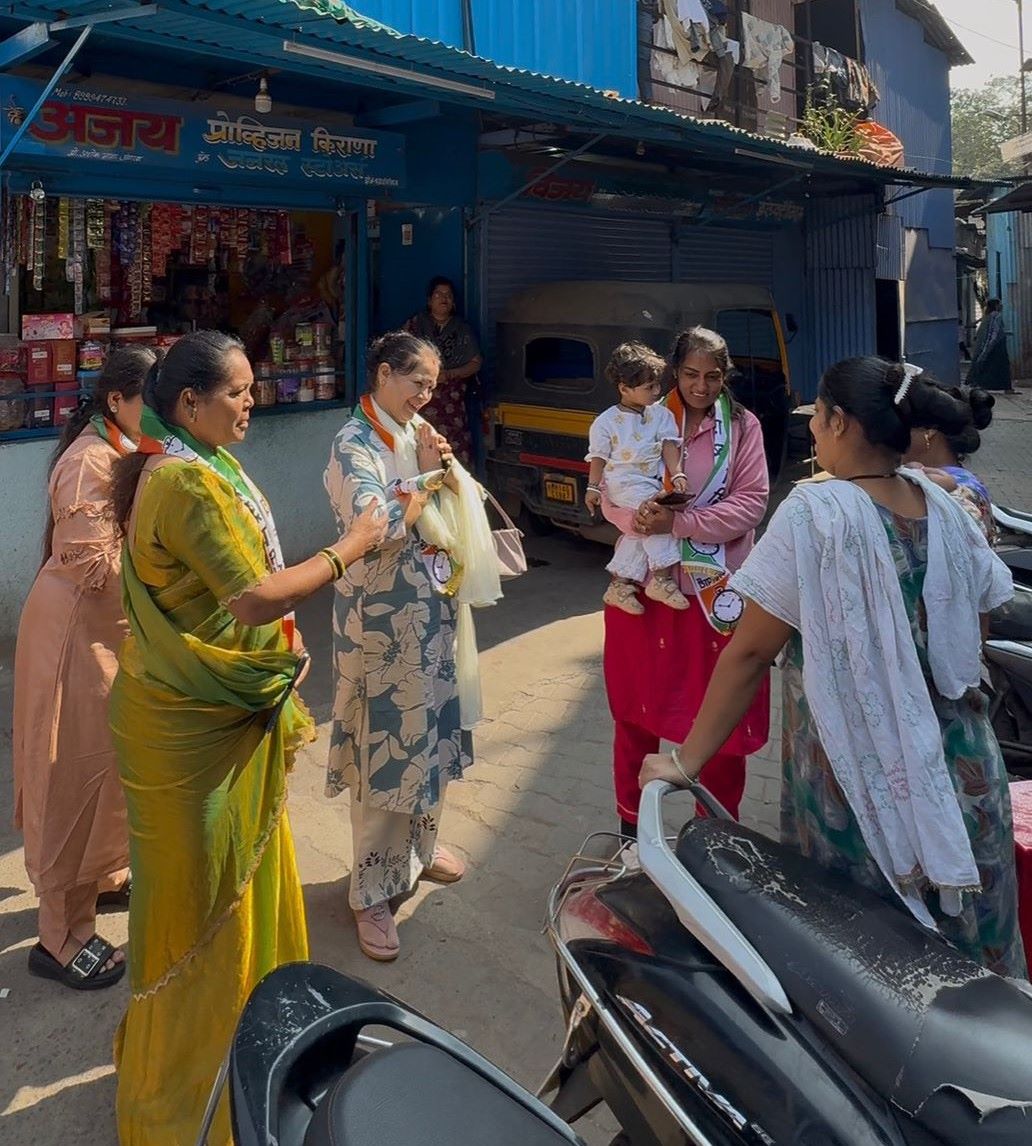 सविता आसवानी यांनी साधला महिलांशी संवाद..