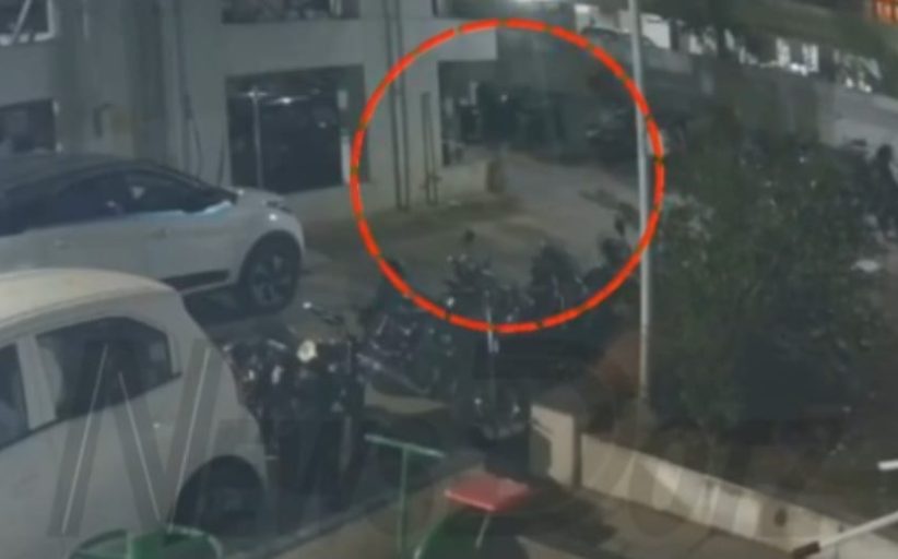 वाकडमध्ये इमारतीच्या पार्किंगमधील खड्ड्यात तीन वर्षांची चिमुकली पडली...