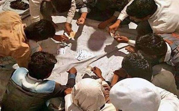 'इकडं जुगाराचा डाव रंगात, अनं तिकडं पोलिसांच..