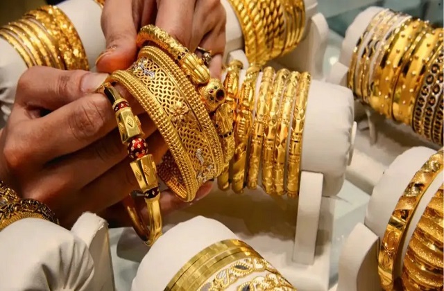 चिंचवडगावात सराफाला घातला कामगारानेच लाखोंचा गंडा... 