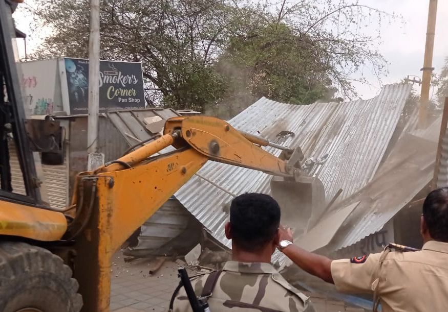 रावेतमध्ये अनधिकृत बांधकामांवर महापालिकेची कारवाई..