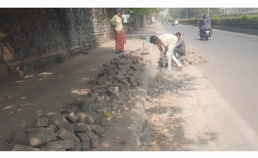 चिंचवडगाव-बिजलीनगर रस्त्यावरील पदपथाचे (Footpath) गौडबंगाल?..
