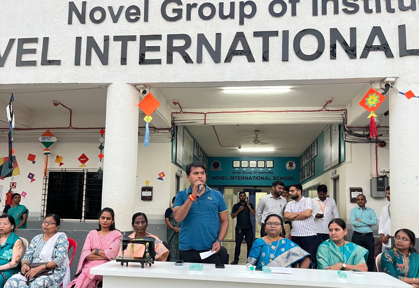 आ. अमित गोरखे यांच्या पुढाकारातून ४०० महिलांना शिलाई मशीन व किटचे वाटप..